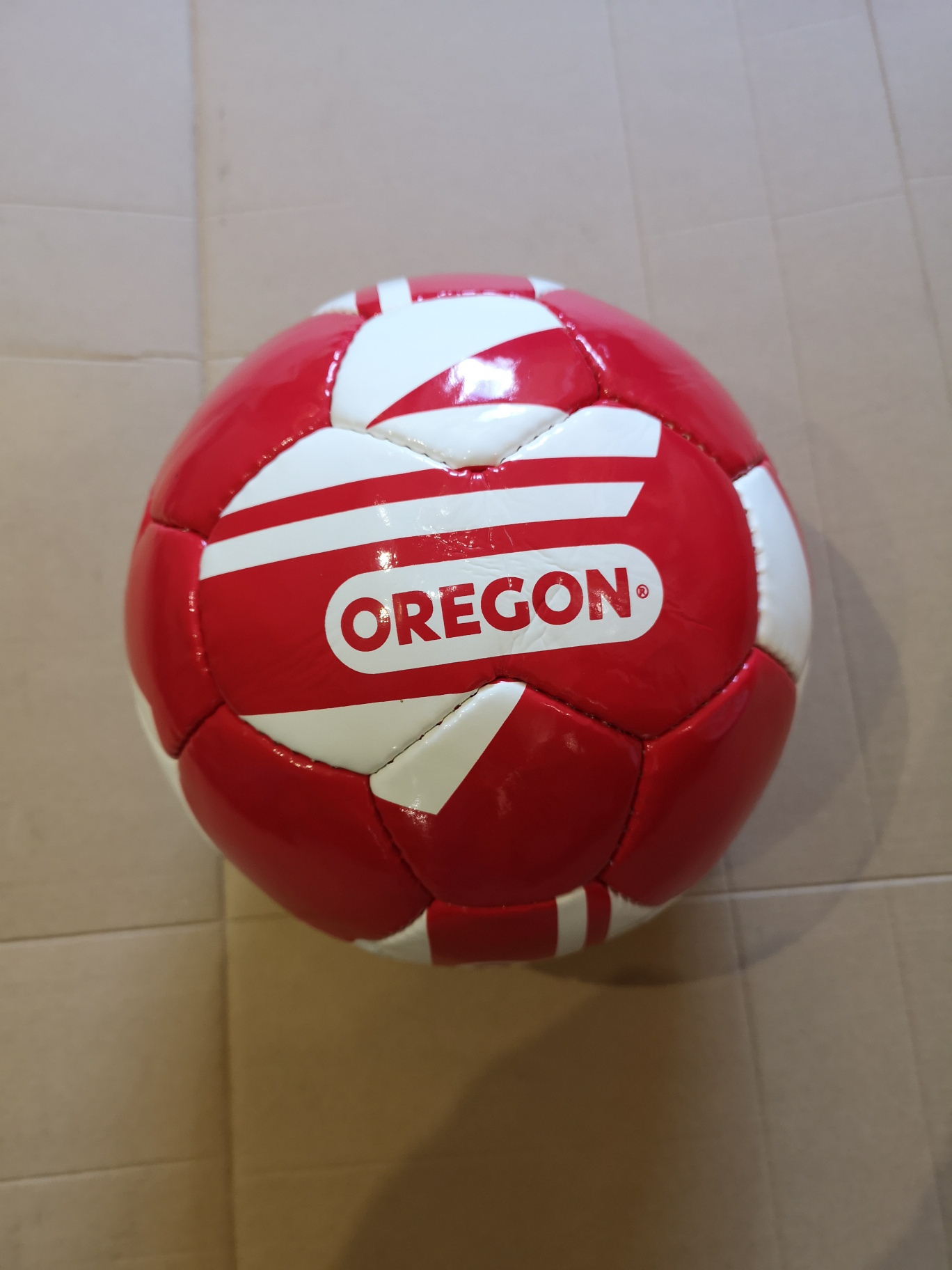 Oregon Fußball mit Oregon Schriftzug